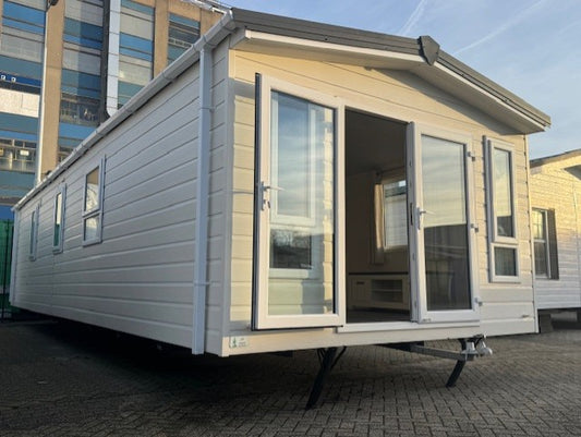 Kunststof stacaravan winterhard cv 2 slaapkamers 11.20 x 3.85 Verkocht!