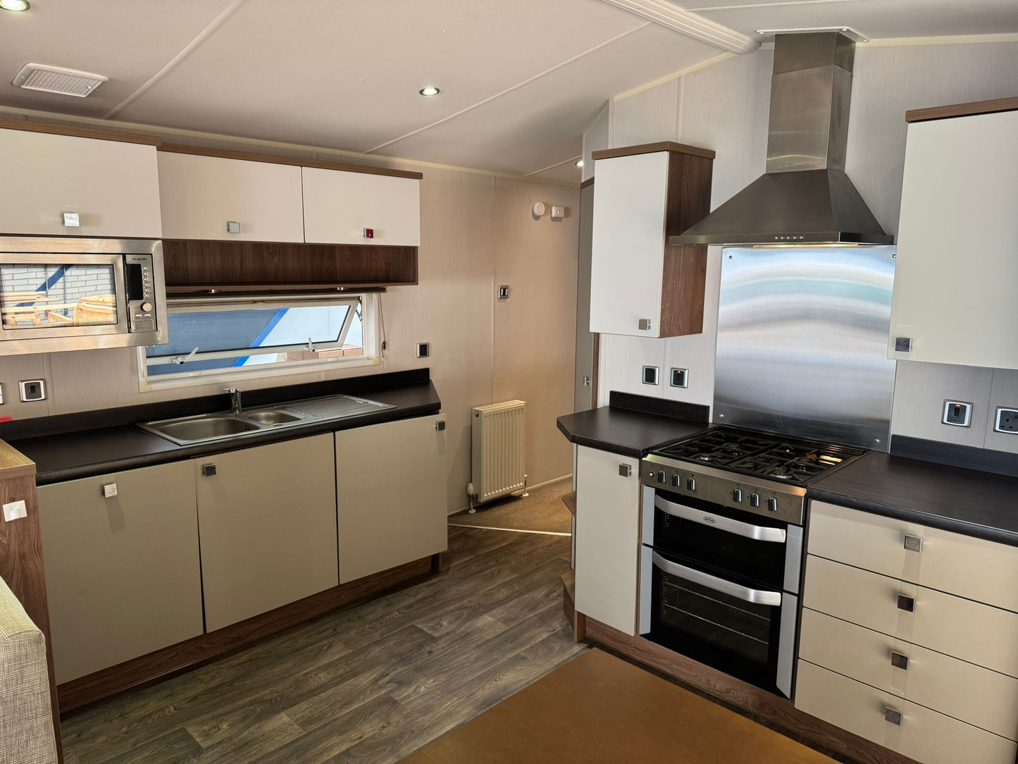 VERKOCHT - Willerby Skyline Super - 12.30 x 3.85 - 2 slaapkamers