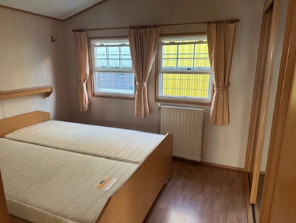 Dubbel chalet 7.30 x 7.00 2 slaapkamers douche/toilet cv VERKOCHT!
